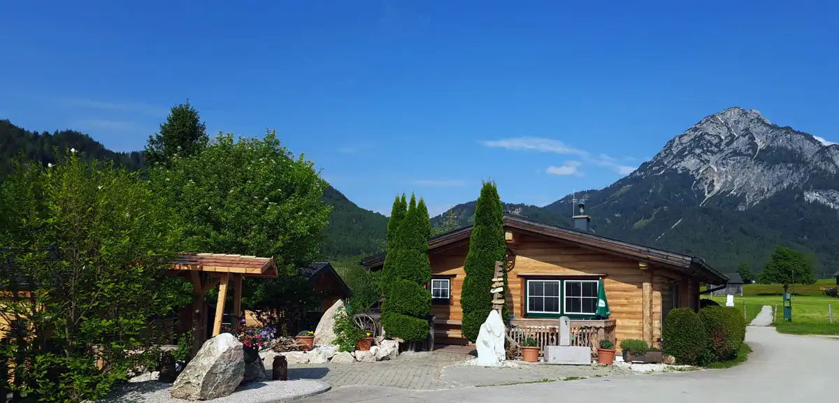 Sommer im Almdorf im Winkl – ruhige Lage, echte Blockhaus-Chalets